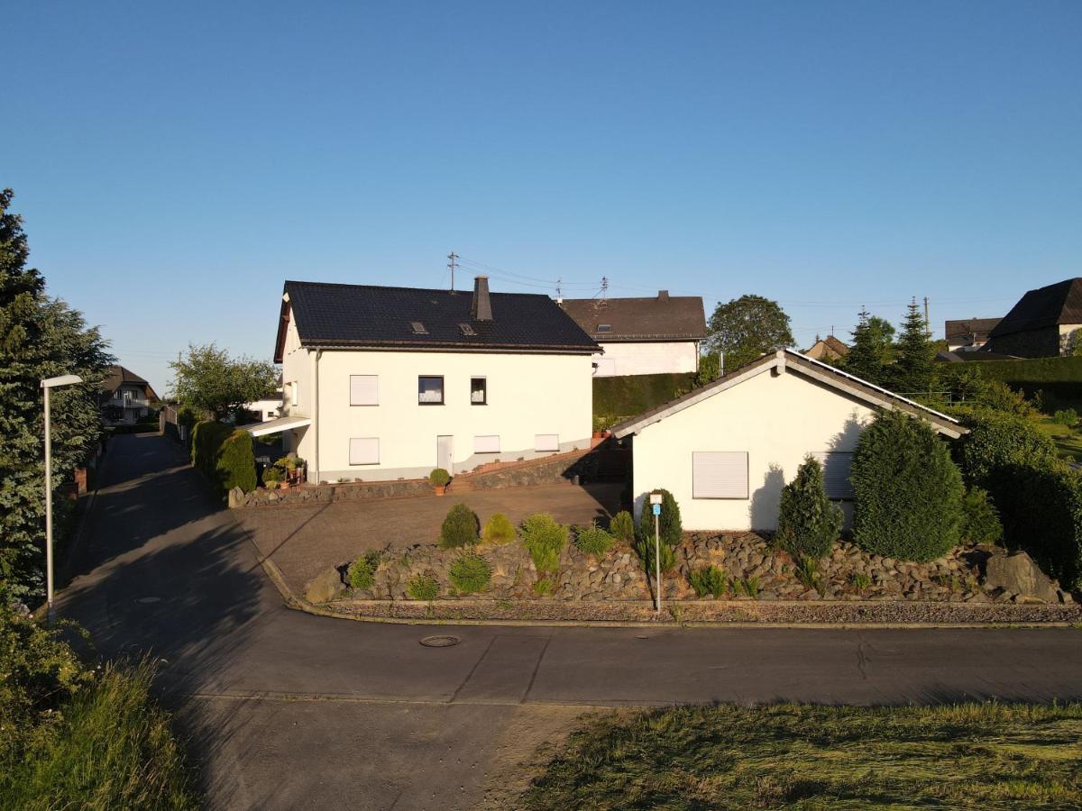 Ferienwohnung Zum Nuerburgring Munk Ngoại thất bức ảnh
